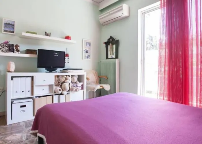 Three Bedroom Spacious Apartment Near Acropolis