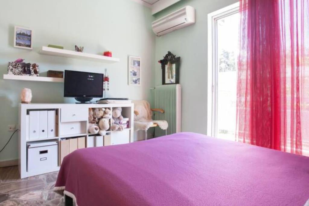 Three Bedroom Spacious Near Acropolis *