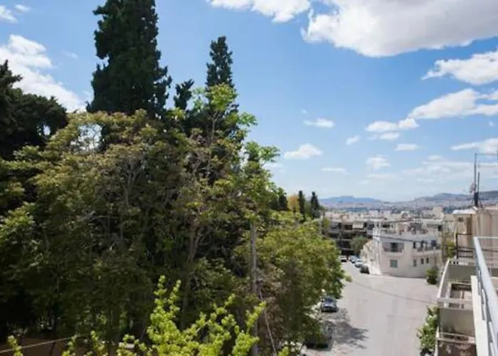Three Bedroom Spacious Apartment Near Acropolis