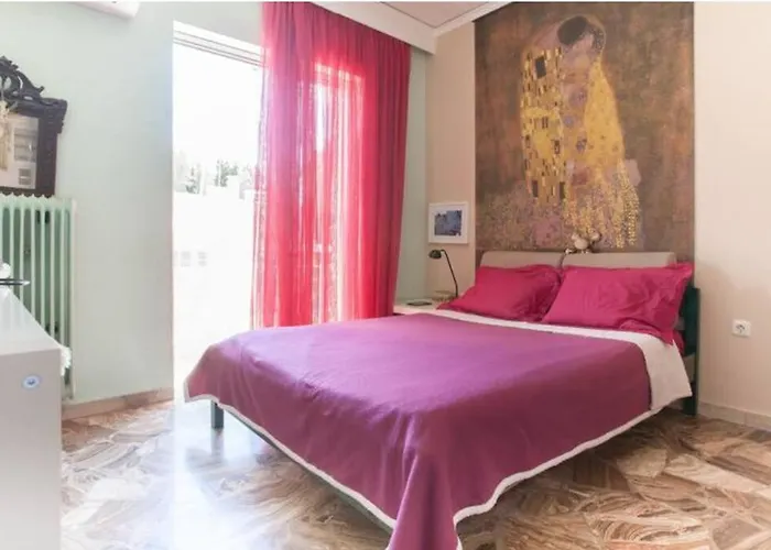 Three Bedroom Spacious Apartment Near Acropolis