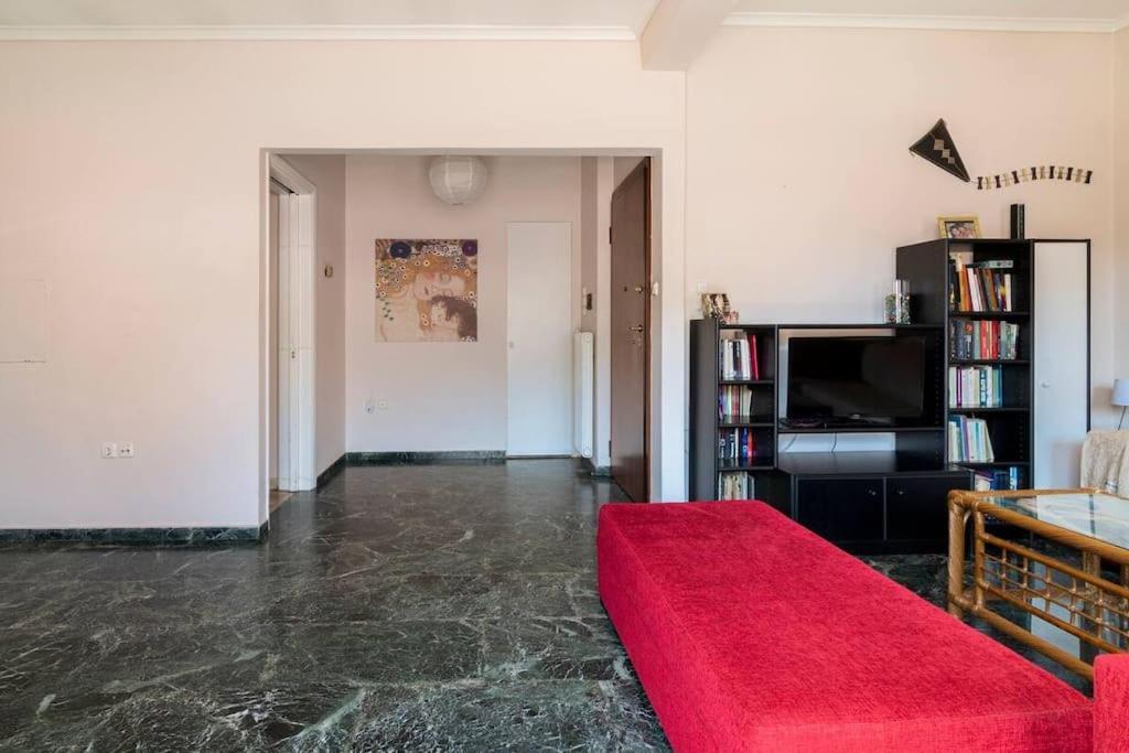 Three Bedroom Spacious Near Acropolis *